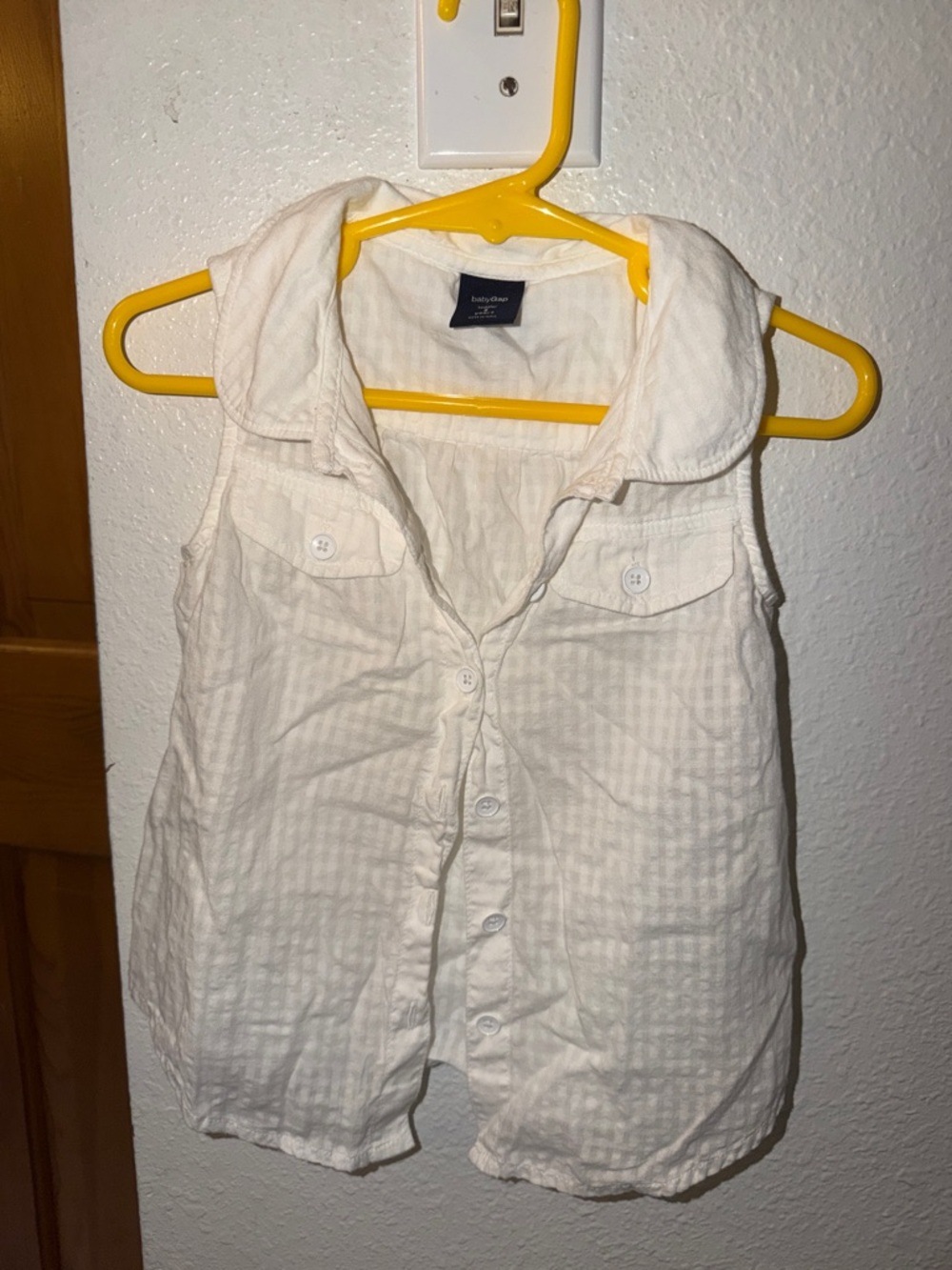 GAP Cream Sleeveless Button-Front Tank Top